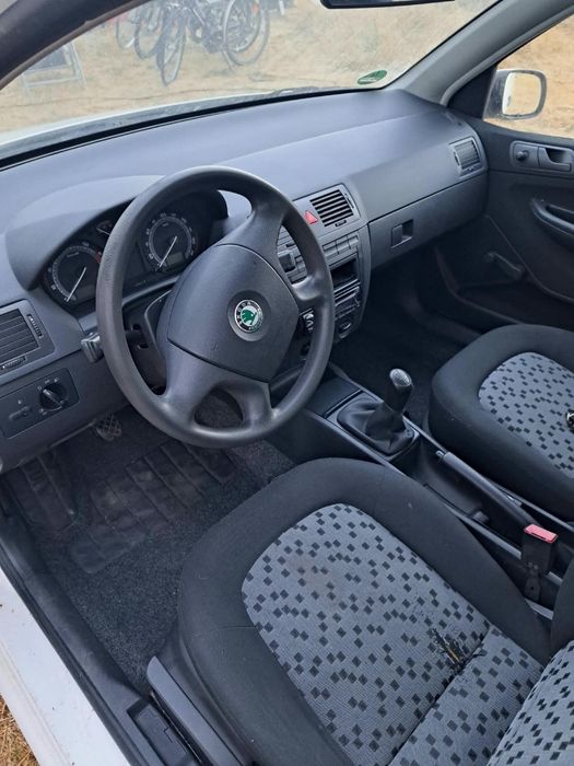 Skoda Fabia Combi 1.2 benzină, 2006 – pentru dezmembrări – 400 €