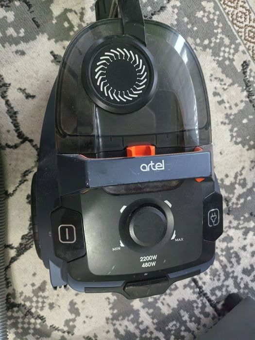 Продам пылесос artel