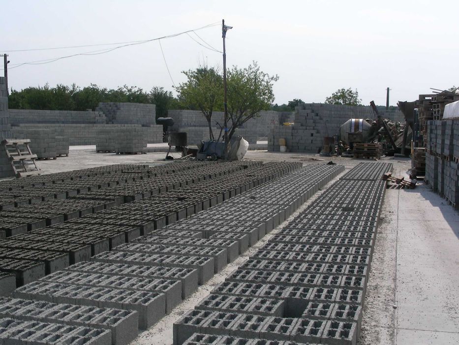 Boltari beton de gard  si stalp