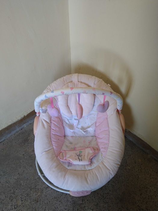 Продавам шезлонг за бебе