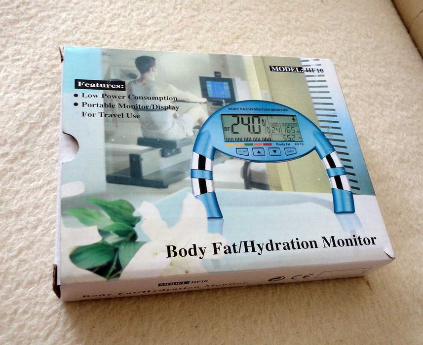 Aparat de monitorizare a grasimilor si hidratarii din organism