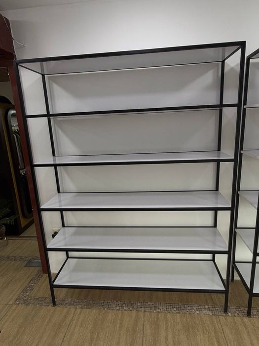 Vitrinaga mebel sotiladi