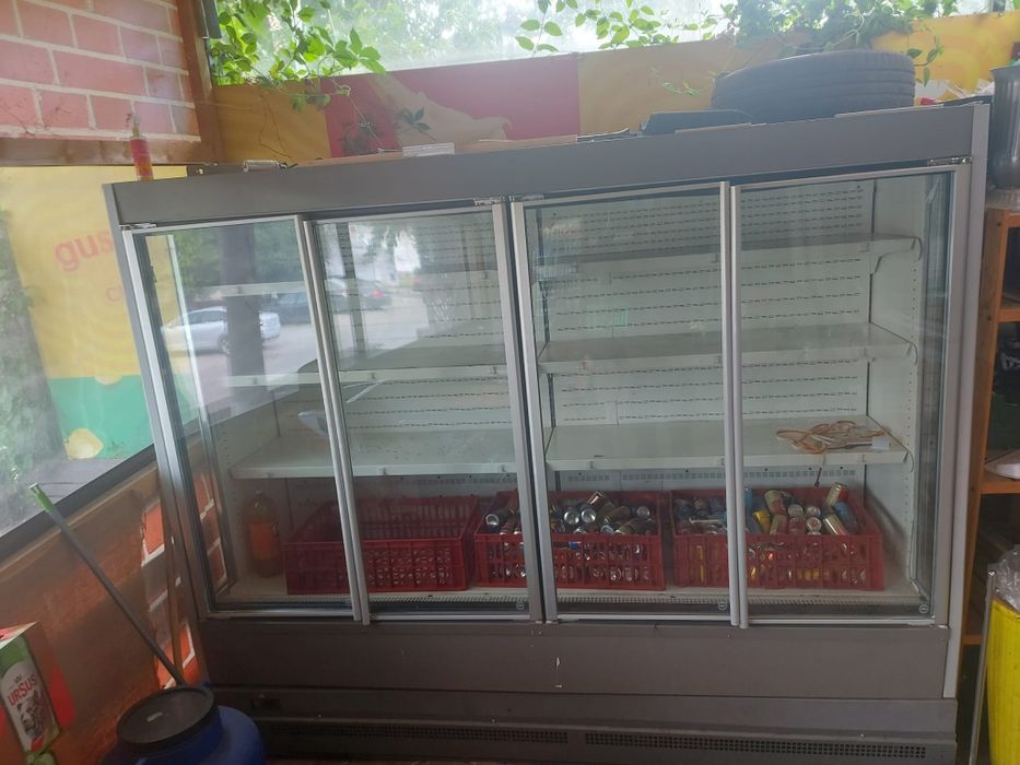 Vitrina frifica în 4 usi. Foarte spatioasa