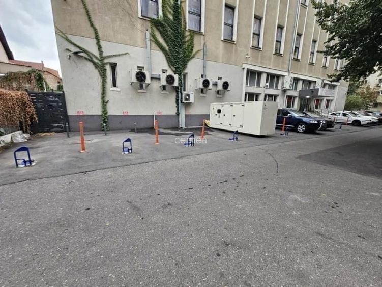 Direct Propietar, zona Iancului, etaj 2/2 Spatiu: 9 birouri+open space