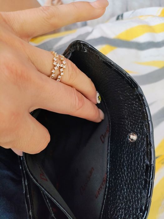 Портфейли естествен лак