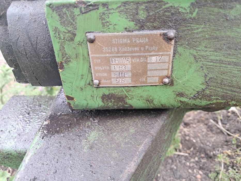 Mini  escavator .