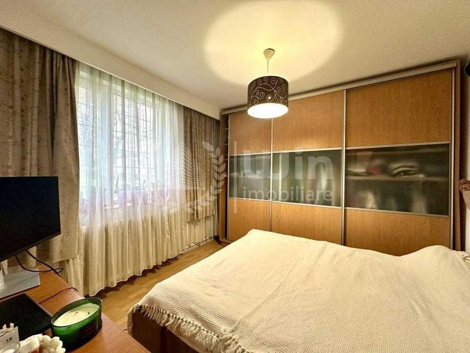 Persoană fizică, vând apartament de 2 camere semidecomandat