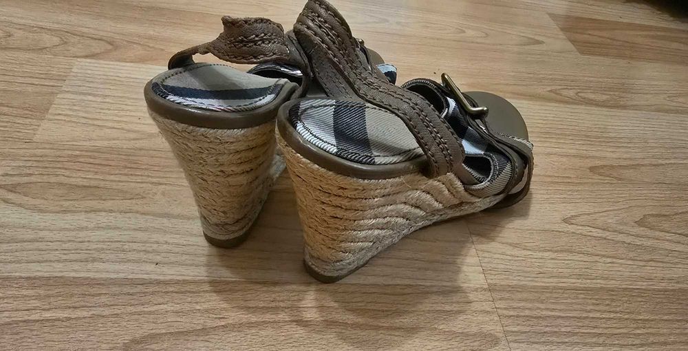 Burberry 40 номер-дамски сандали