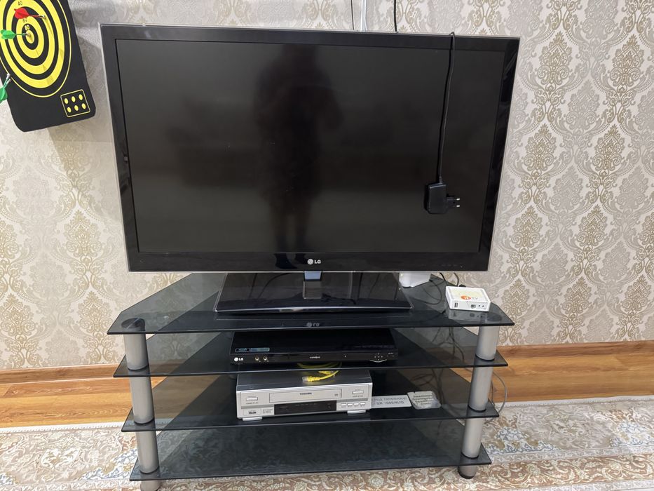 Телевизор с подставкой