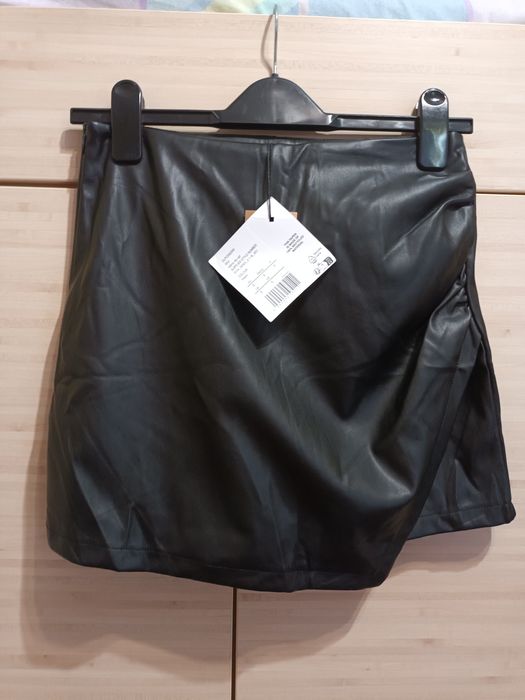 Черни кожени пола панталонки