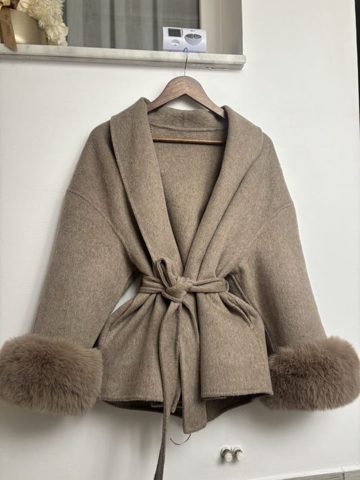 Palton scurt din lana cu blanita bej