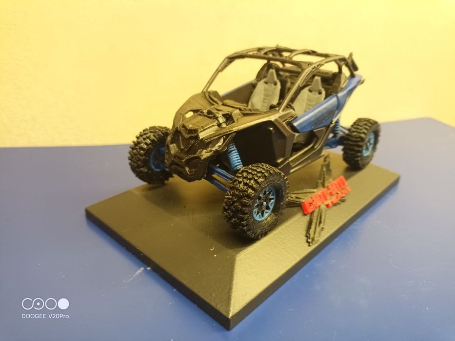 Модел в мащаб на can am Maverick X3
