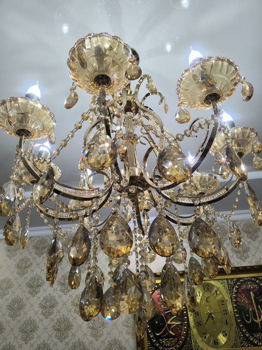 Продаю люстру очень красивая