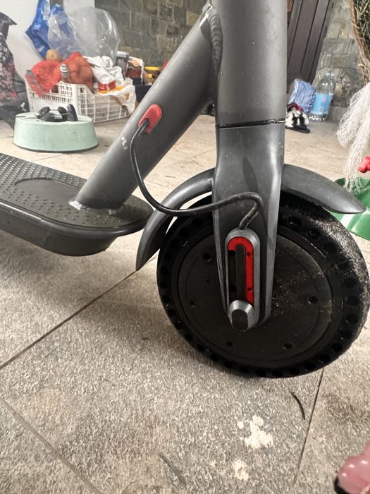 Vand trotineta electrica cu incarcator