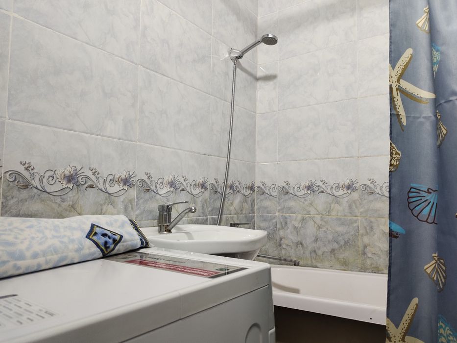 Uy sotiladi yangi domdan guliston mira kòchada