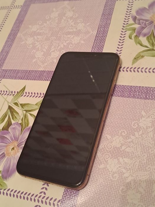 iPhone xs с документами