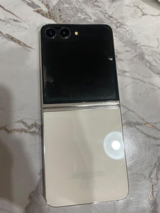Самсунг Z Flip 5.  256 гб