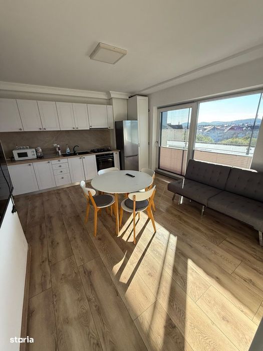 Apartament 3 camere , zona Stefan cel Mare