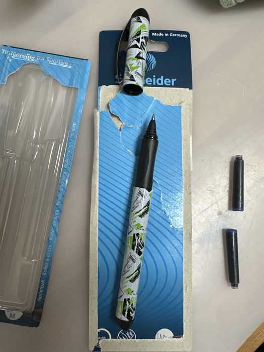 Stilou cu cerneala Schneider - are cap cu bila nu penita