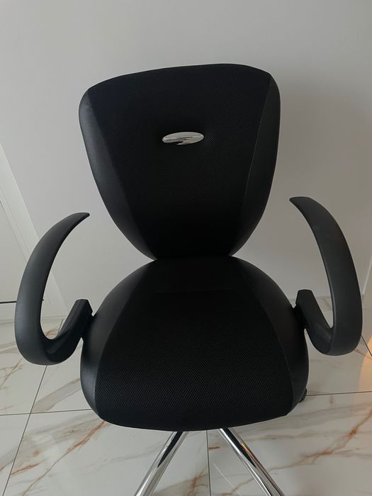 Въртящ офис стол