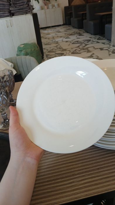 Продам обеденые тарелки б/у