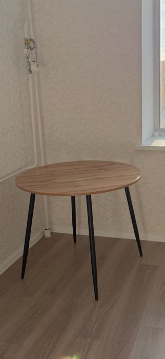 Продам стол круглый