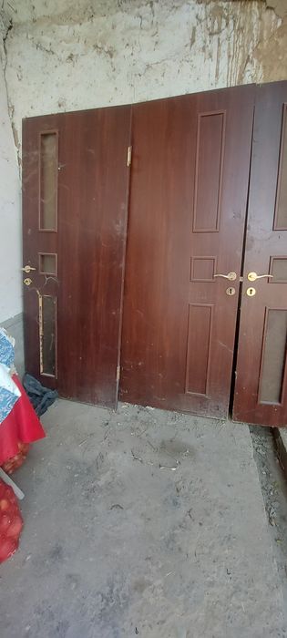 Eshiklar sotiladi 4 ta