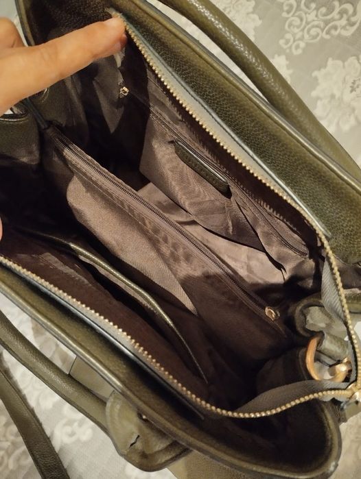 Сумки, манекены ног