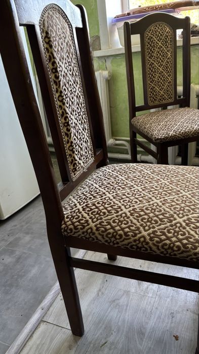 Стол и стулья в отличном состоянии