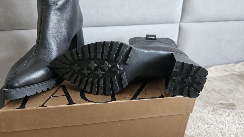 Продам зимние кожаные сапоги