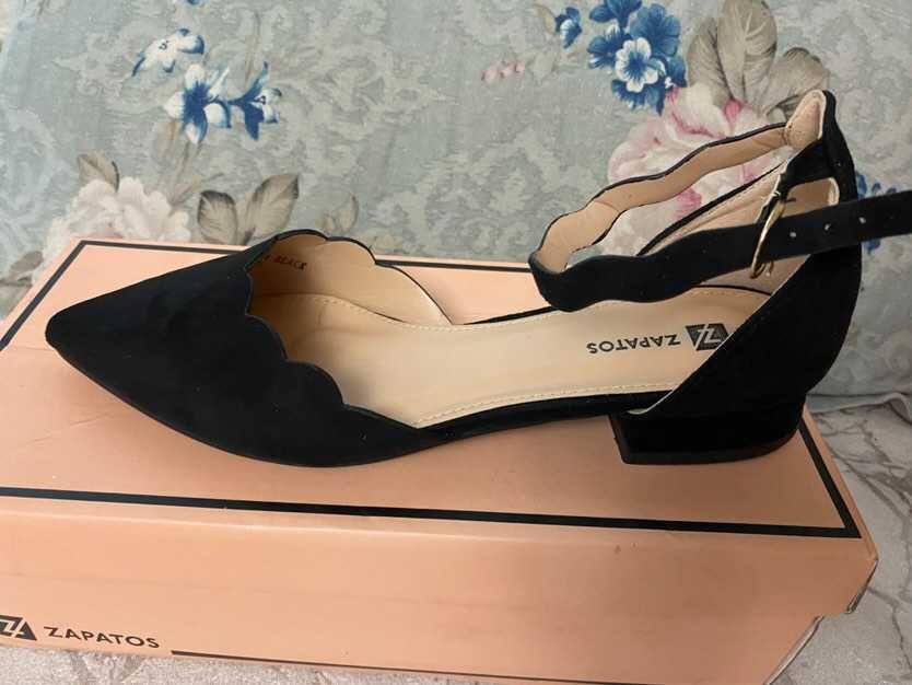 Черни велурени сандали