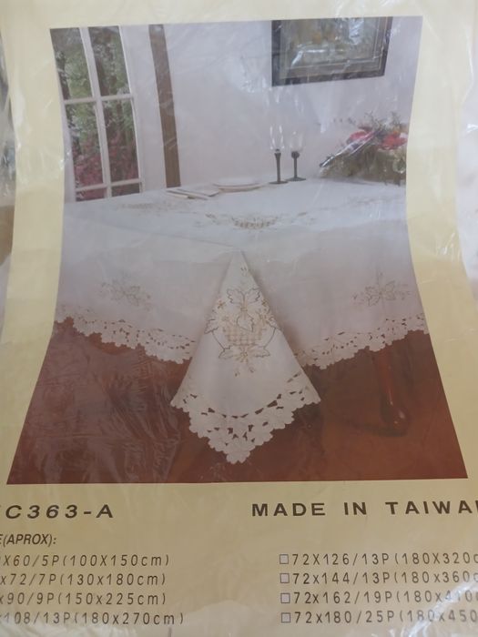 Комплект скатерть 150х225 и салфетки 25х25. -8 штук. Пр-во Тайвань.