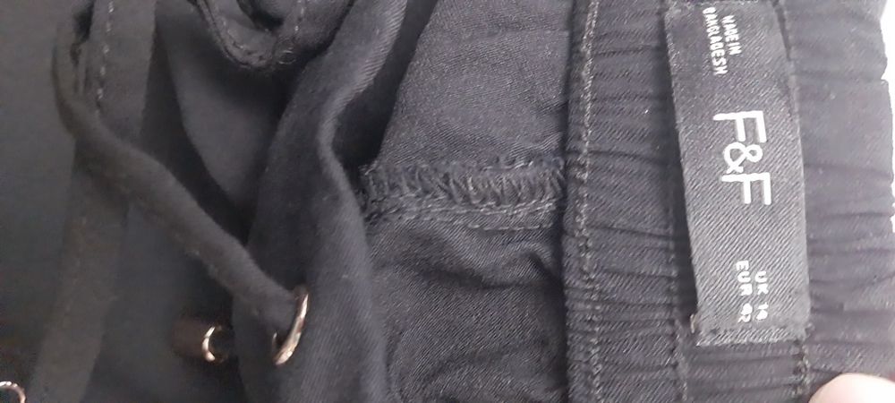 Pantaloni noi F&F  eur 42/14