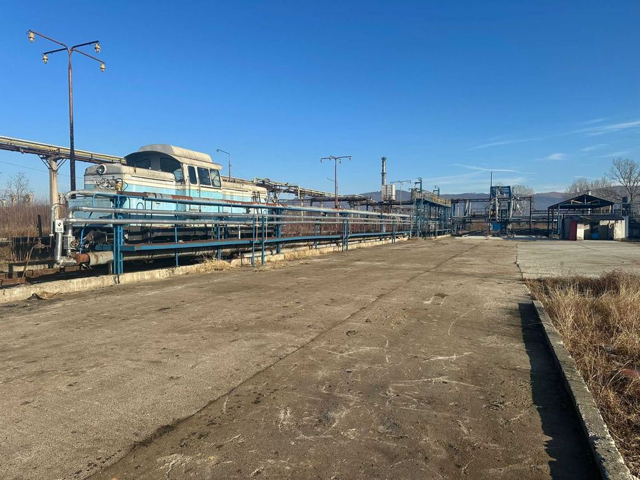 Vindem depozitul de bitum din Onești