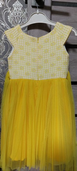 Продам платья на девочку