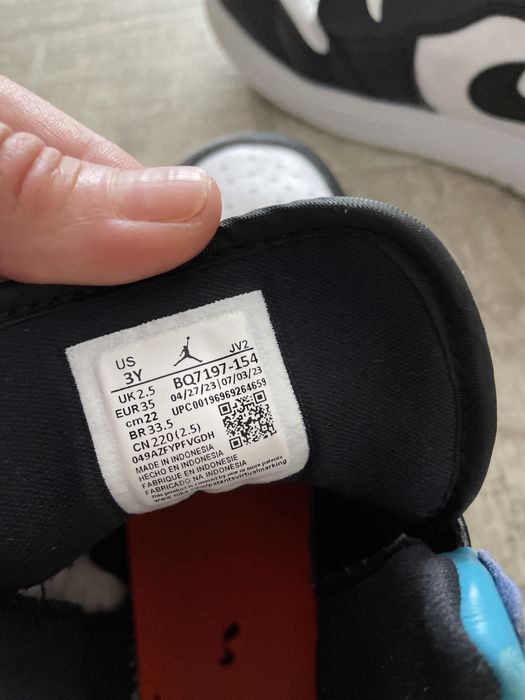 Vand Adidasi Nike (jordan)