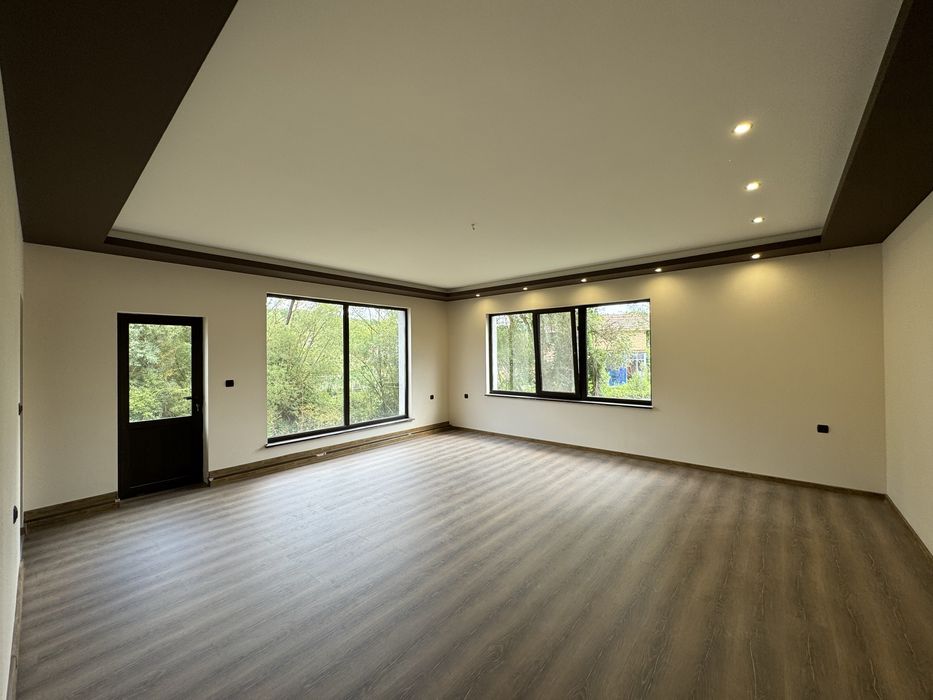 Продава се Къща в Казанлък - 380 кв.м за 343 €/кв.м - Снимка #12