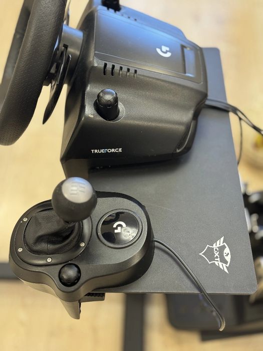 Игровой руль Logitech G29