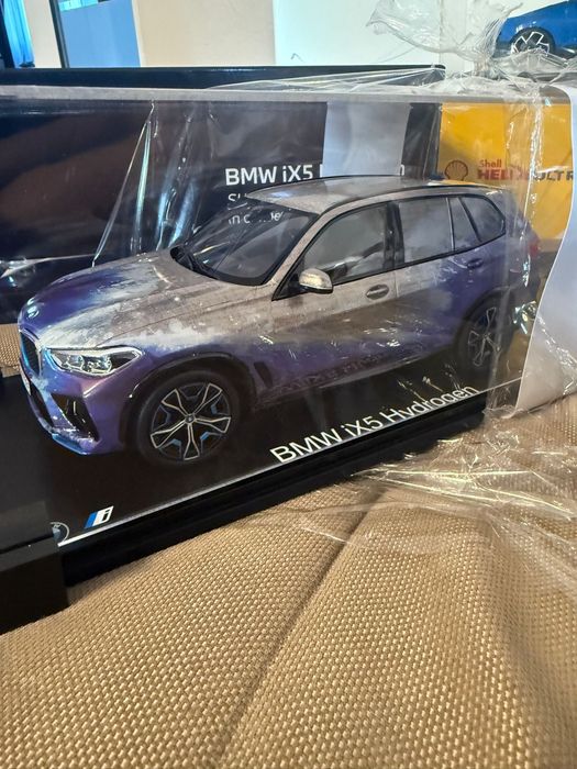 Macheta Spark RARE 1/18 BMW iX5 Hydrogen SURFACING Es Devlin Art Basel Noua