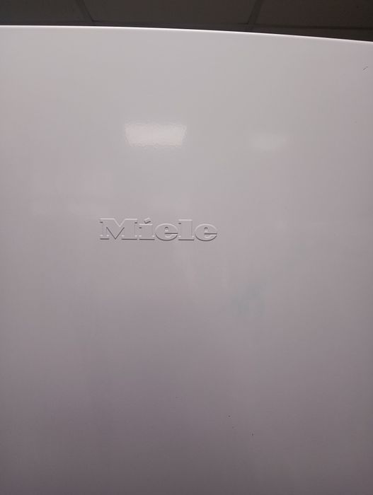 Комбиниран хладилник с фризер Миеле Miele с 2 години  ГАРАНЦИЯ!