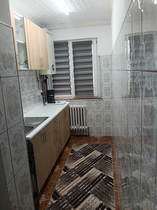 Închiriez apartament cu 2 camere