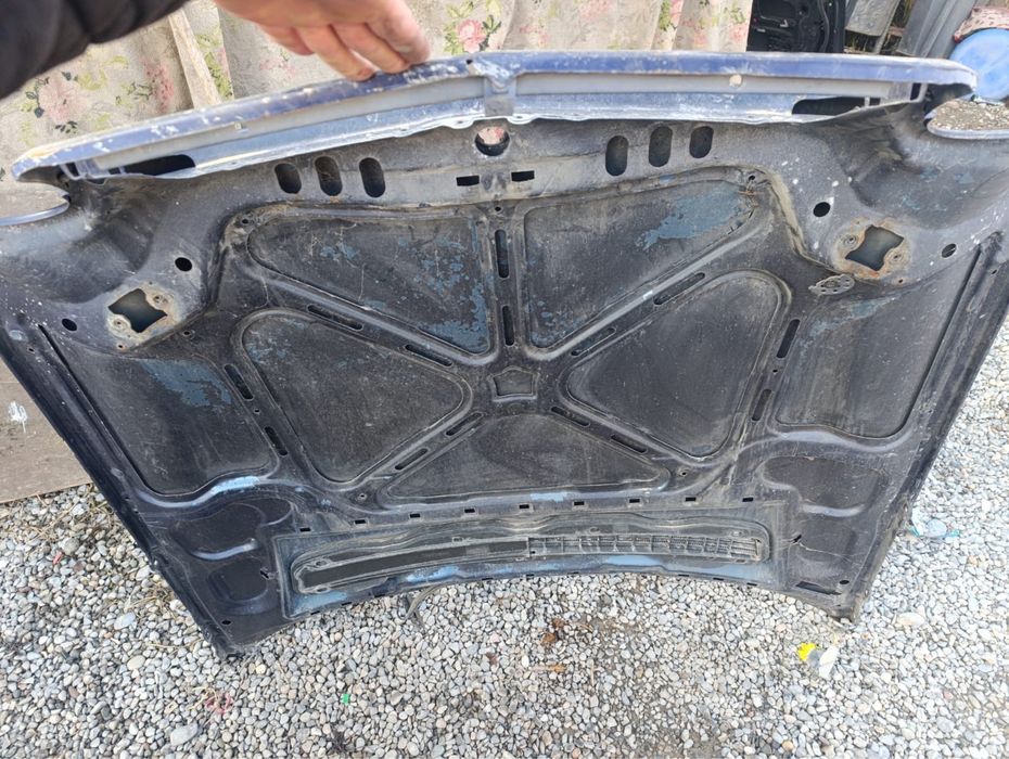 Капот Mercedes W210