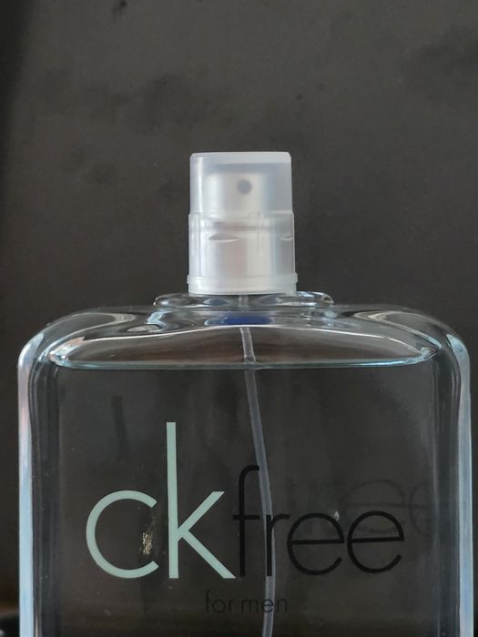 Продавам мъжки парфюм Calvin Klein free