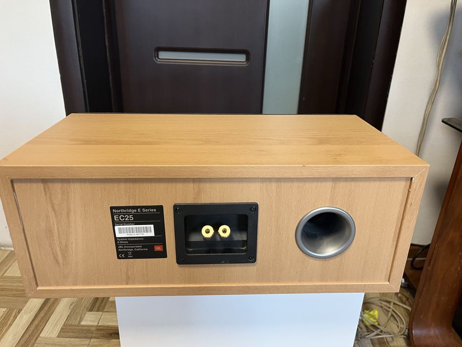 Baxa centru Jbl EC25