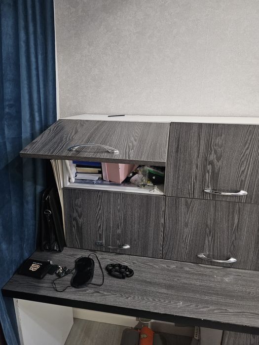 Продам полка-стол в нормальном состоянии