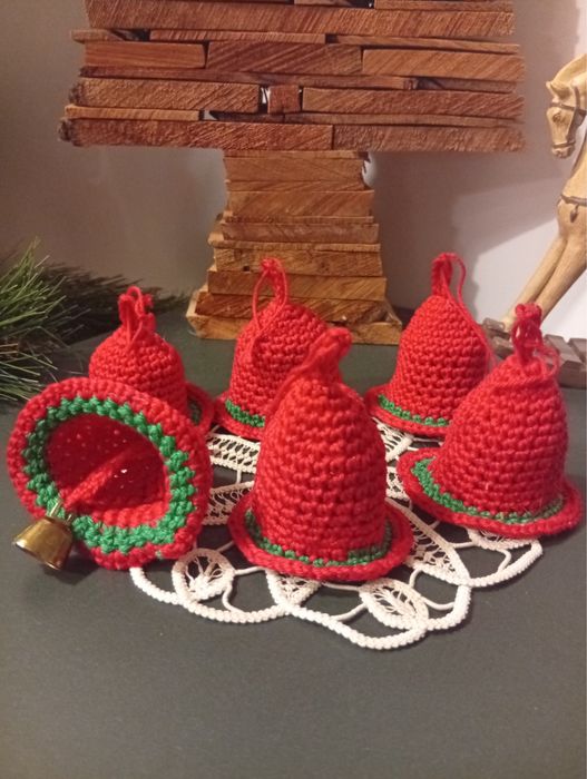 Плетени на една кука камбанки със звънчета