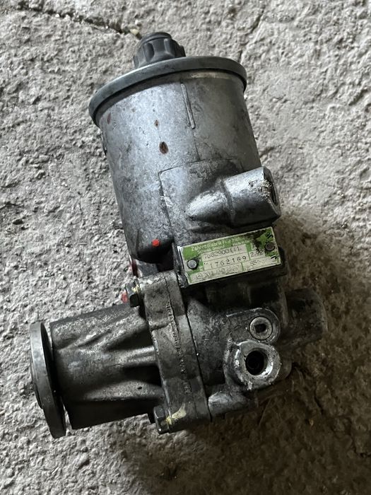 В продаже Запчасти на Мерседес W124