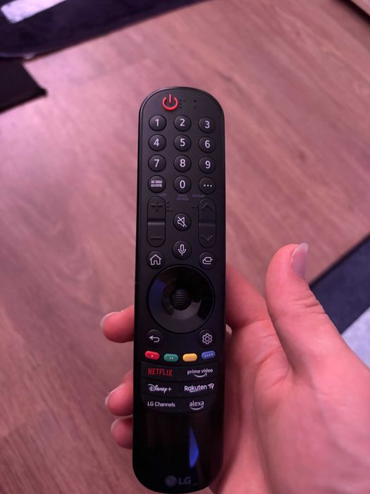 В кутията си: LG 43UR80003LJ 4K Smart TV + Ambilight сензорна LED система (€50)