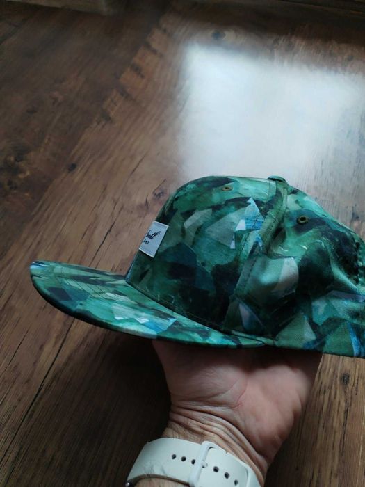 reell - страхотна шапка КАТО НОВА  универсален размер