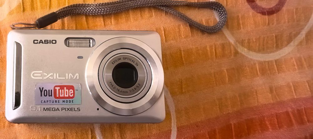 Фотоапарат CASIO EX-Z19